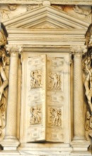 Sarcophage de la porte